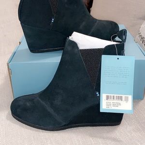 Toms Kelsey Bootie Black Suede